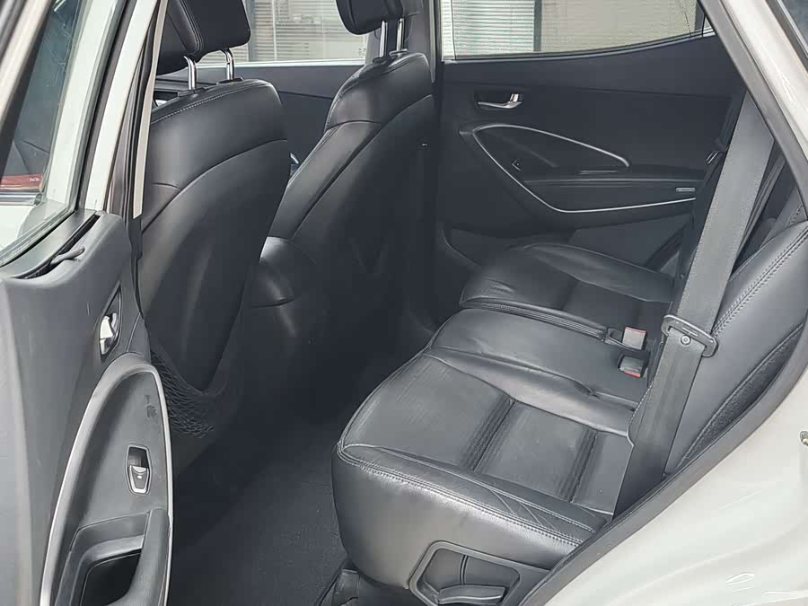 Hyundai Santa Fe 2013 car image #9