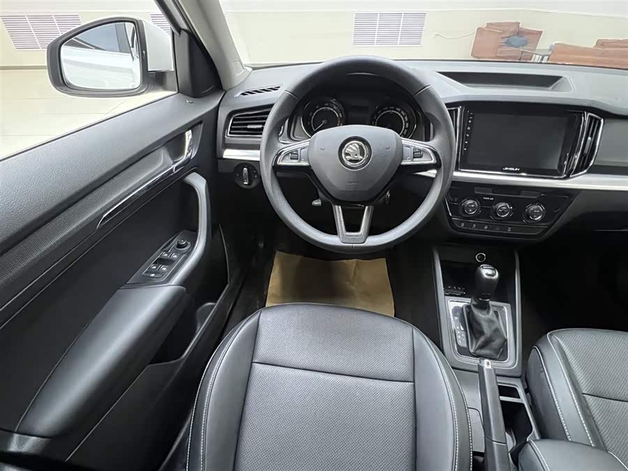 Skoda Kamiq 2022 изображение автомобиля #9