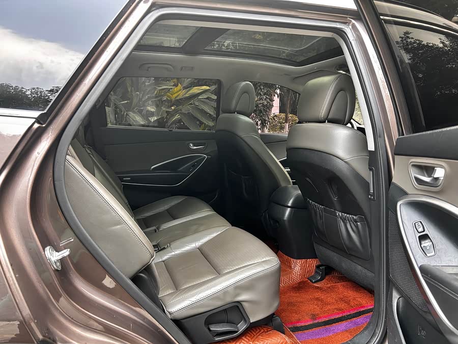 Hyundai Grand Santa Fe 2015 car image #9