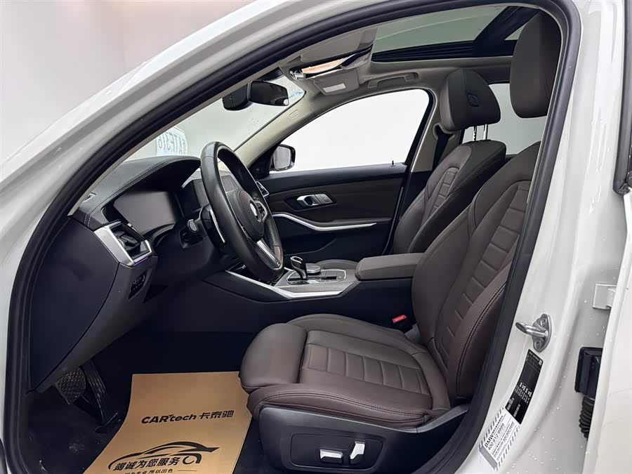BMW 3 Series 2019 car image #9