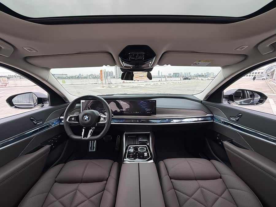 BMW 7 Series 2025 car image #9