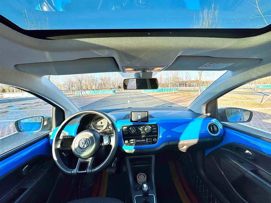 Volkswagen up! 2016 immagine di auto #9