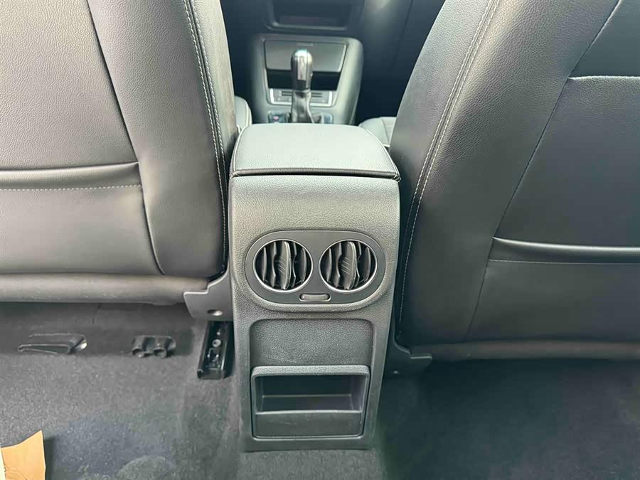 Volkswagen Tiguan 2018 car image #9