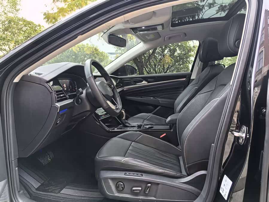 Volkswagen Passat 2024 immagine di auto #9