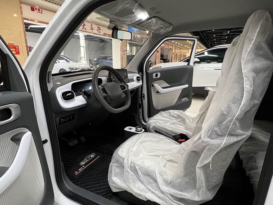 Livan 2025 car image #9