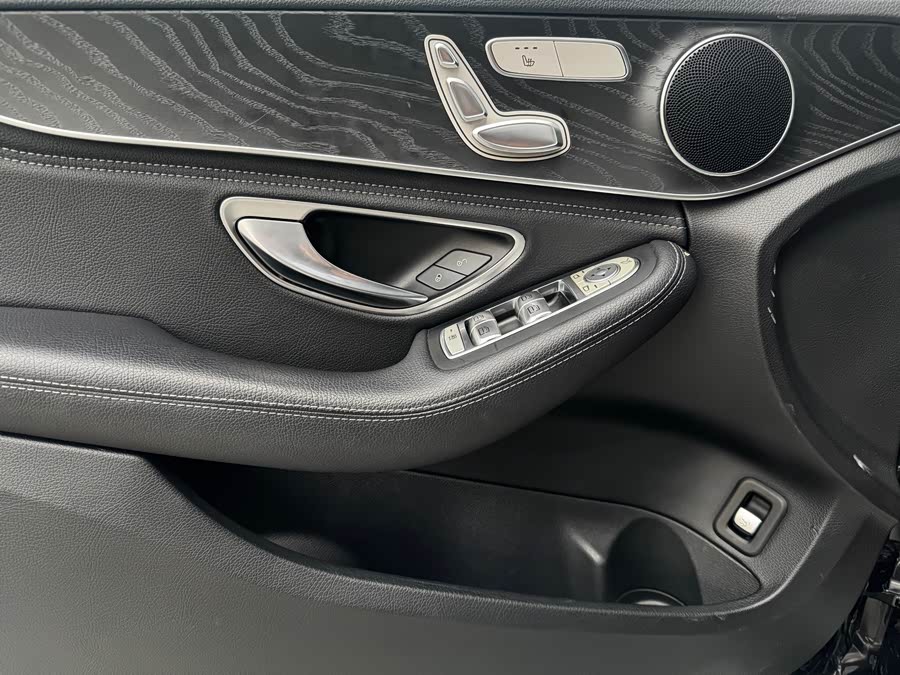 Mercedes-Benz C Class 2018 immagine di auto #9