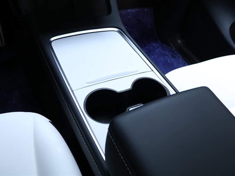 Tesla Model Y 2023 car image #9