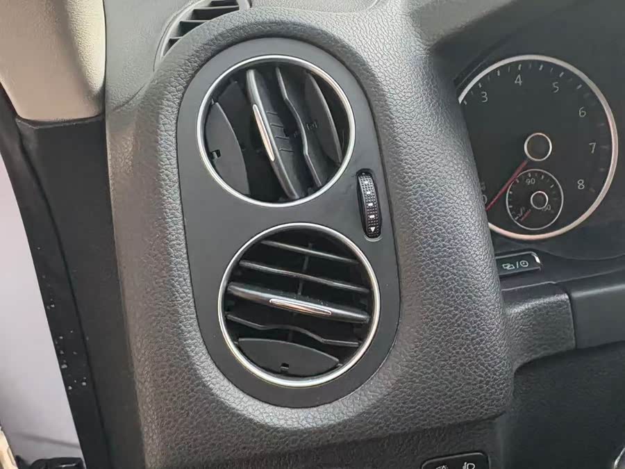 Volkswagen Tiguan 2017 car image #9