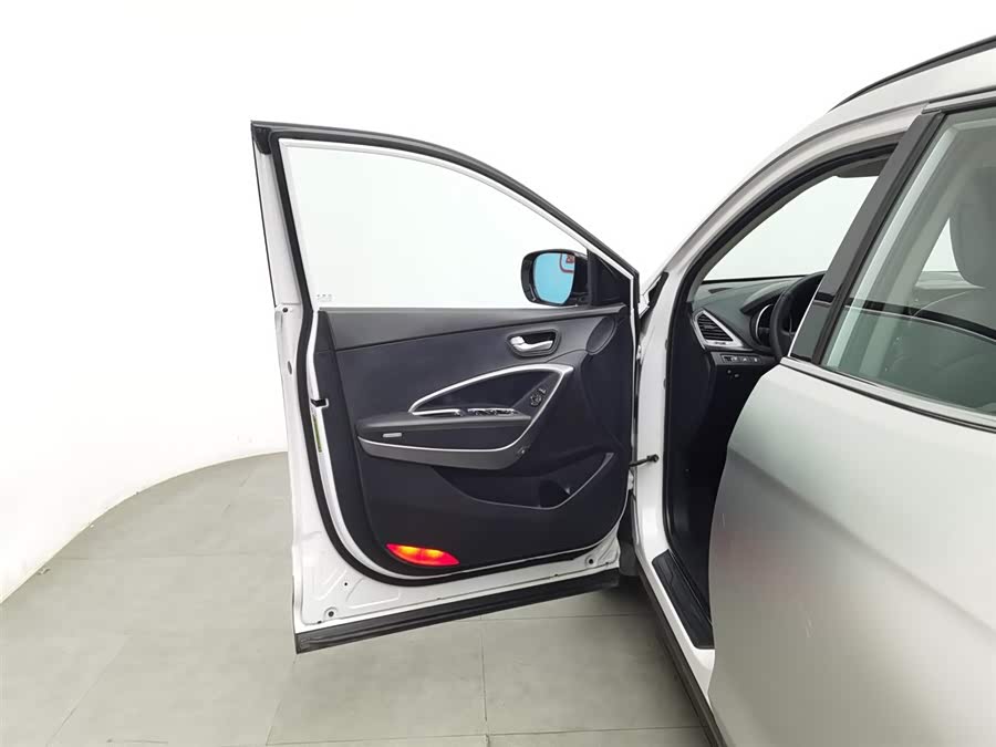 Hyundai Santa Fe 2015 car image #9