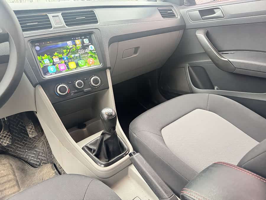 Skoda Rapid 2016 car image #9