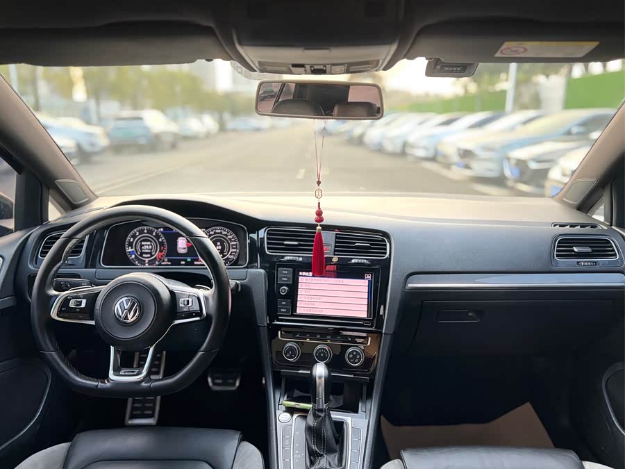 Volkswagen Golf 2019 car image #9