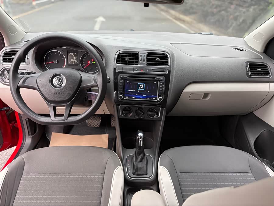 Volkswagen Polo 2015 immagine di auto #9