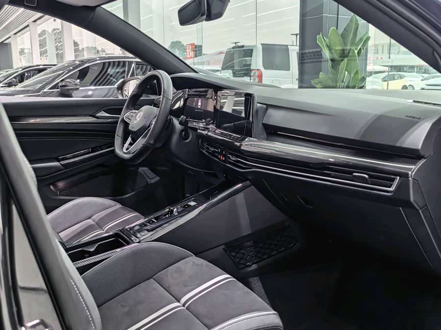 Volkswagen Golf 2024 car image #9