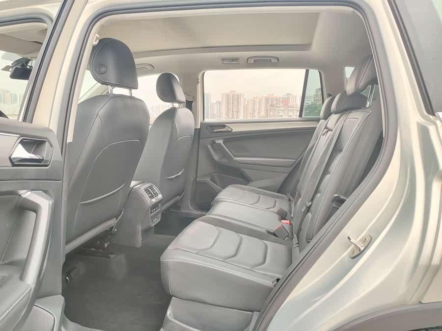 Volkswagen Tiguan L 2018 #9 Volkswagen Tiguan L 2018 car image #9