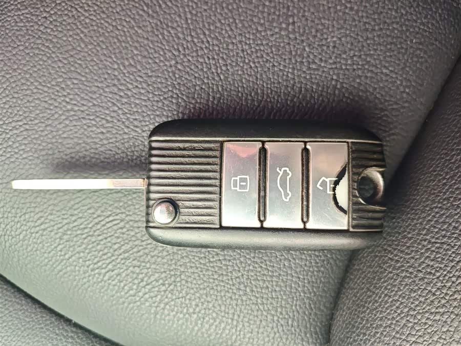 Roewe RX3 2018 изображение автомобиля #9