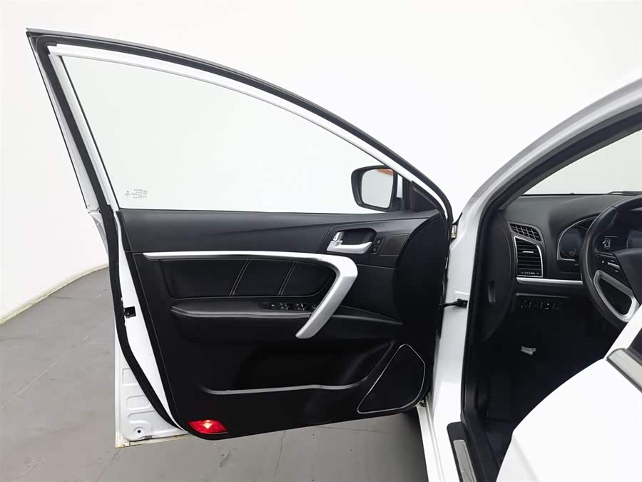 GEELY Emgrand 2016 car image #9