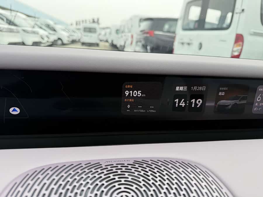 Avatr 06 2025 car image #9