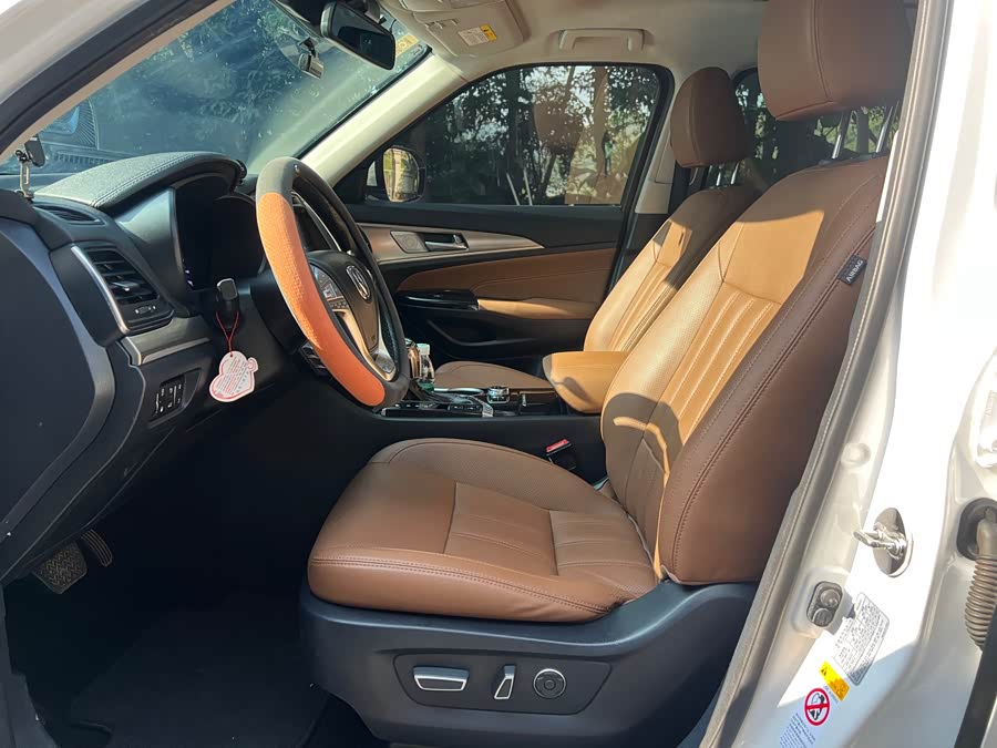 Changan CS95 2018 صورة سيارة #9