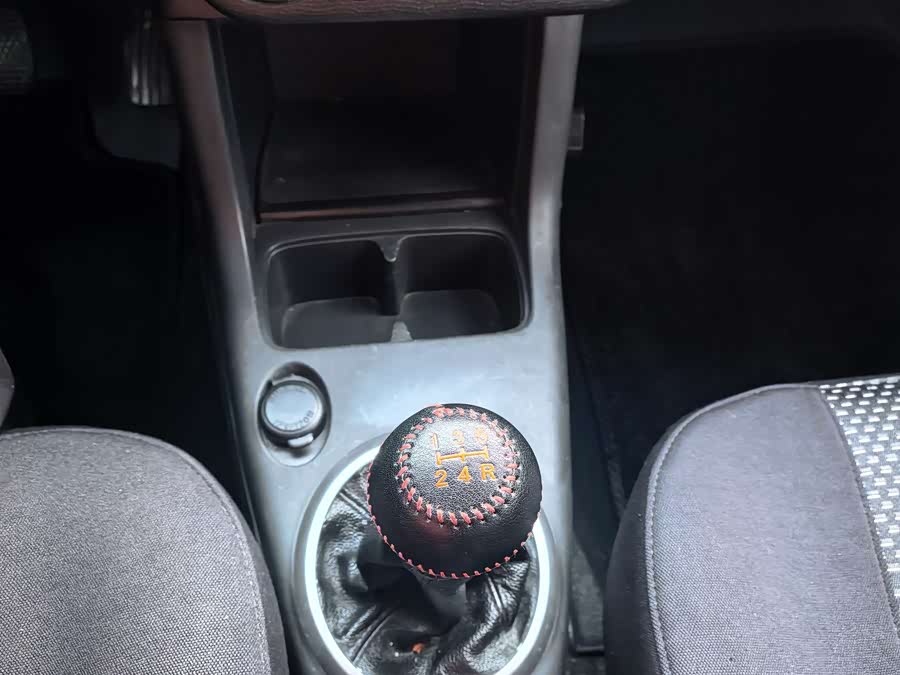 Suzuki Swift 2015 car image #9