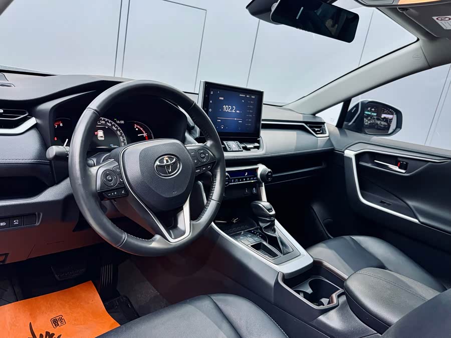 Toyota RAV4 2022 car image #9