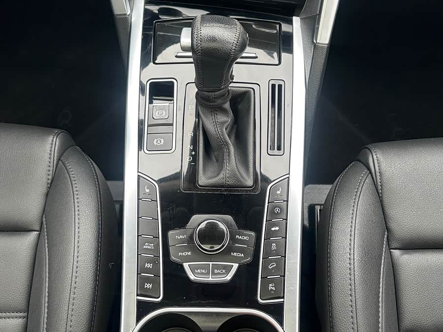 Haval H7 2017 car image #9