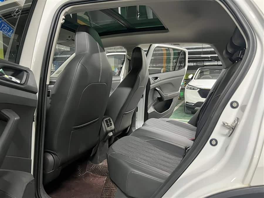 Volkswagen T-Cross 2022 car image #9
