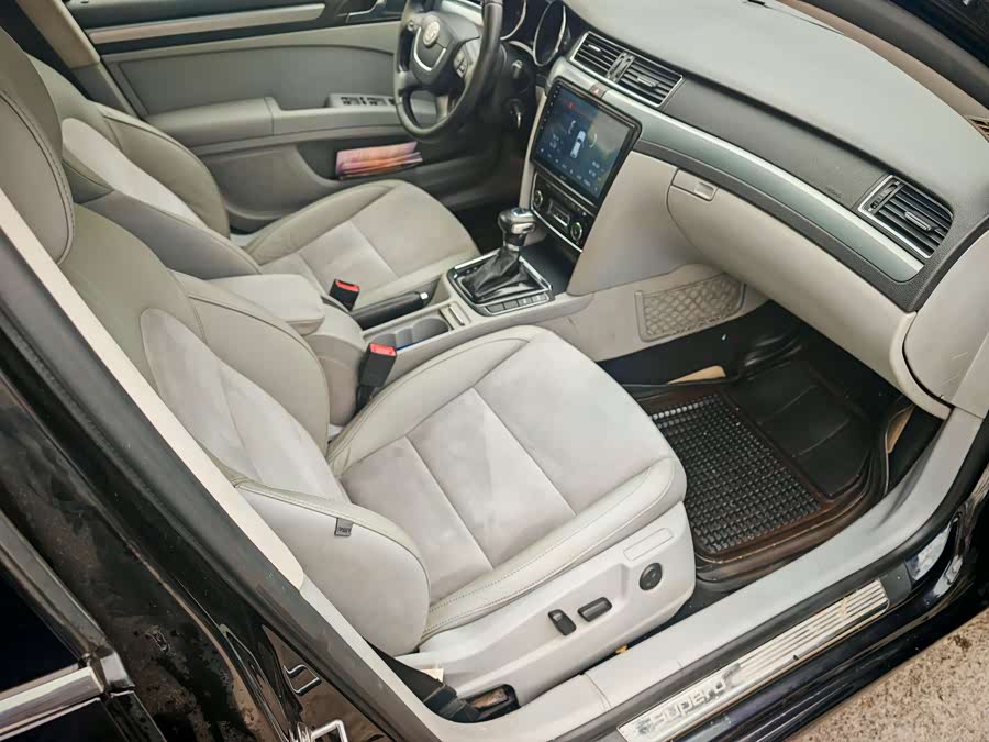 Skoda Superb 2012 صورة سيارة #9