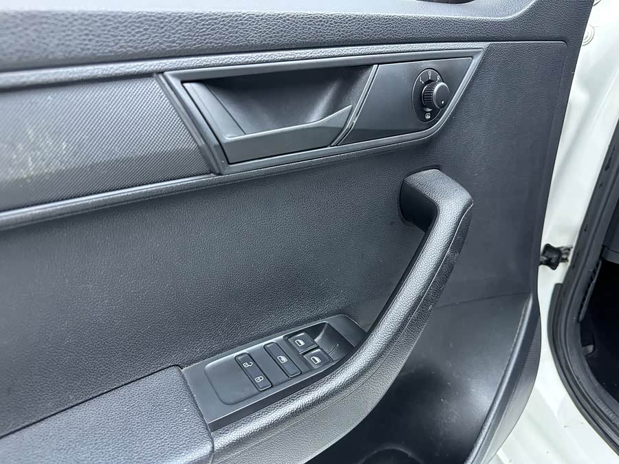 Skoda Fabia 2015 immagine di auto #9