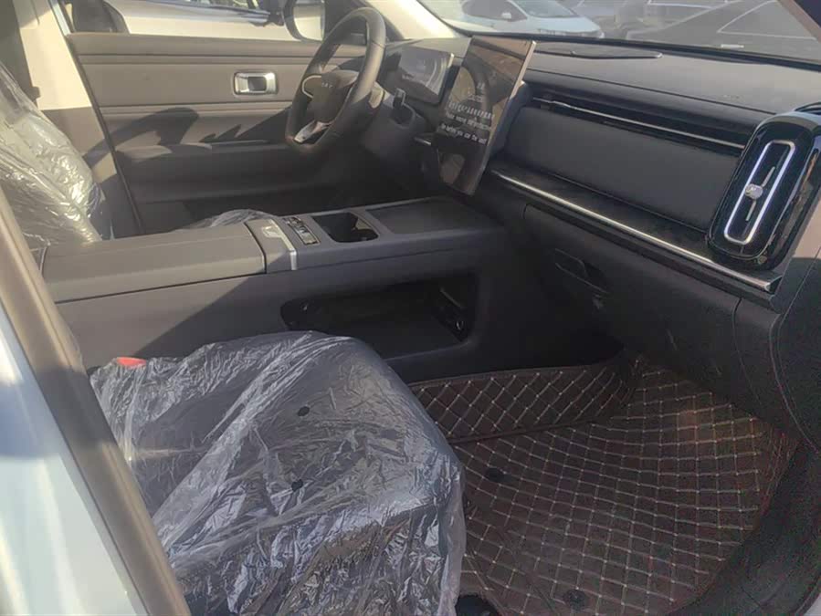 Chery Exploration 06 C-DM 2025 car image #9