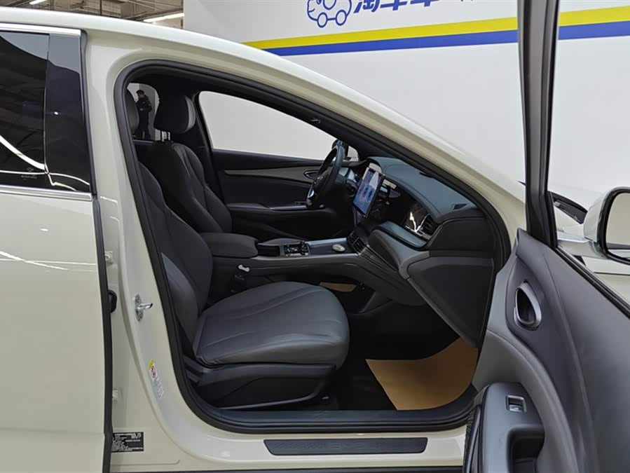 BYD Seal 07 DM-i 2025 immagine di auto #9