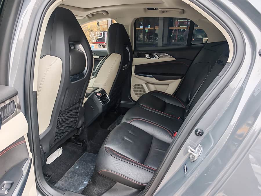 Lynk & Co 02 2019 car image #9