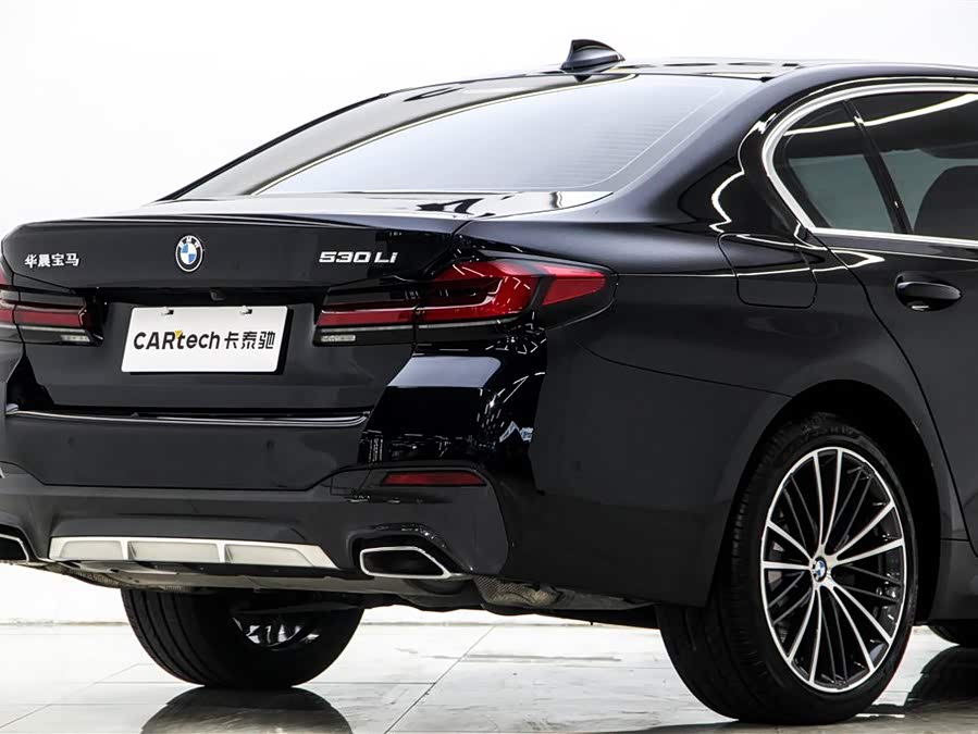 BMW 5 Series 2023 car image #9