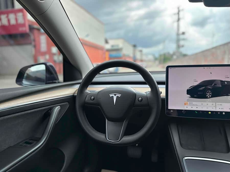 Tesla Model Y 2022 car image #9