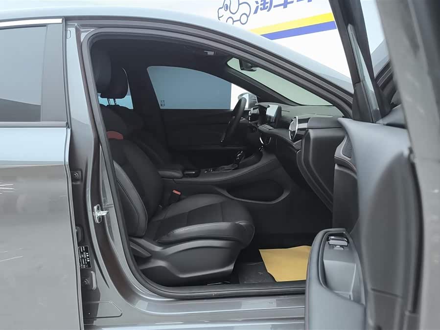 MG 5 2025 car image #9