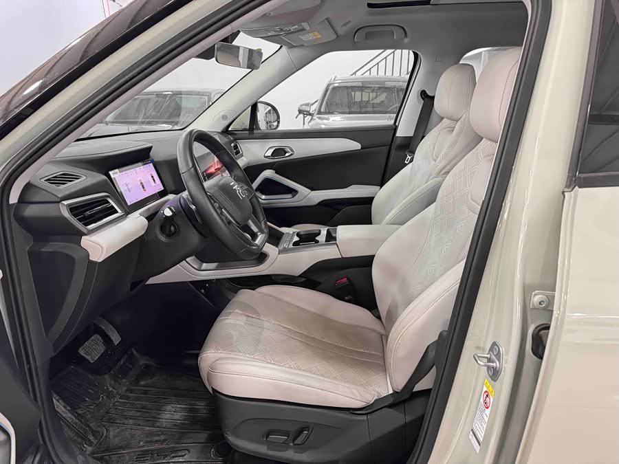 BYD YuanUP 2025 car image #9