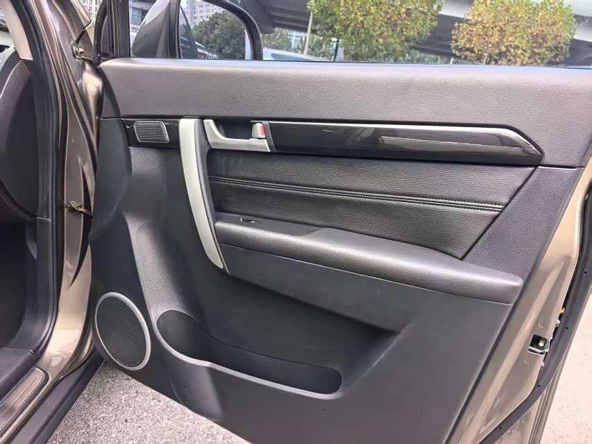 Chevrolet Captiva 2016 car image #9