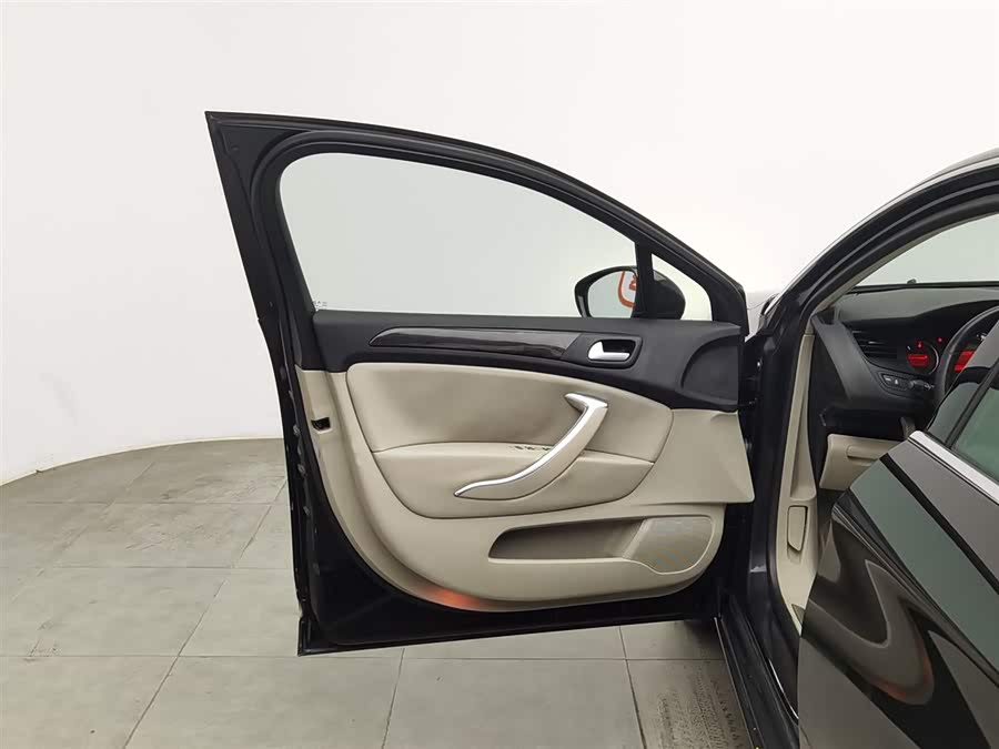 Citroen C5 2013 car image #9