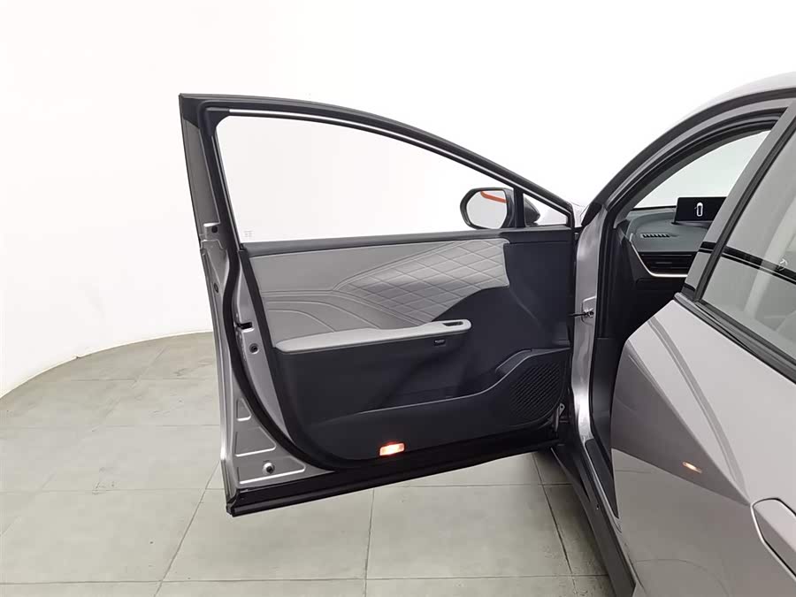 Toyota bZ3 2023 immagine di auto #9