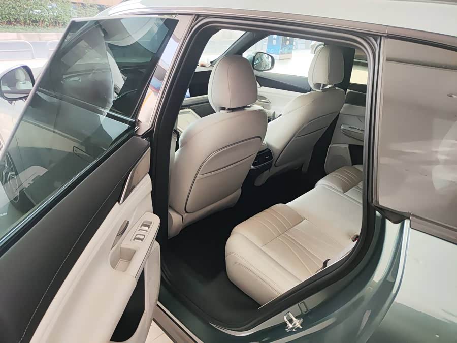 Xpeng G9 2023 immagine di auto #9