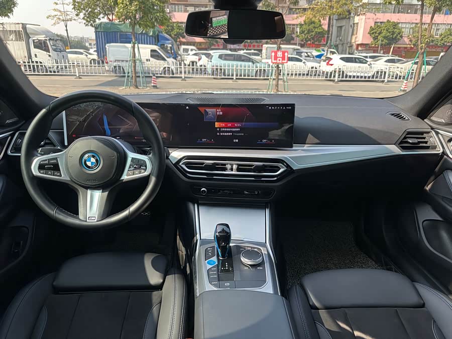 BMW i4 2022 #9 BMW i4 2022 car image #9