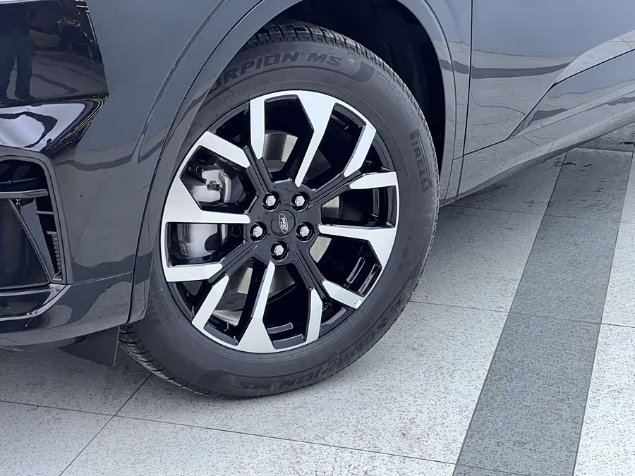 Ford Edge 2025 car image #9