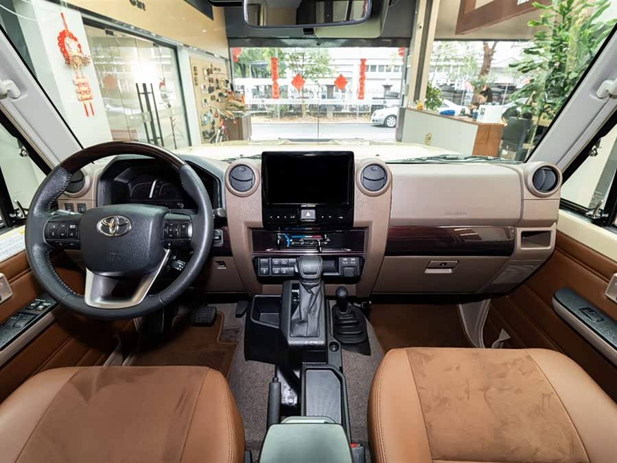Toyota 2025 car image #9