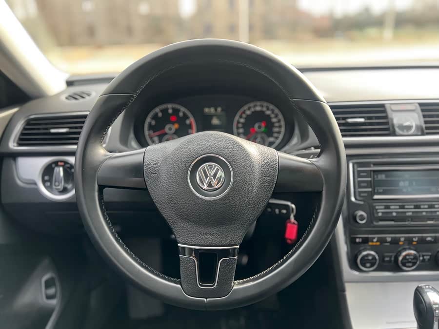 Volkswagen Passat 2014 car image #9