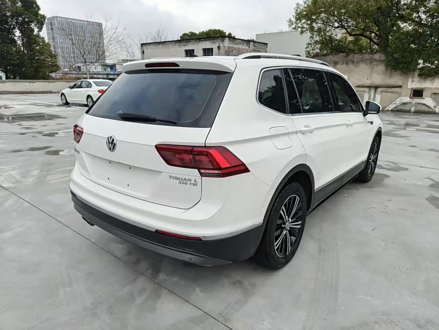 Volkswagen Tiguan L 2017 car image #9