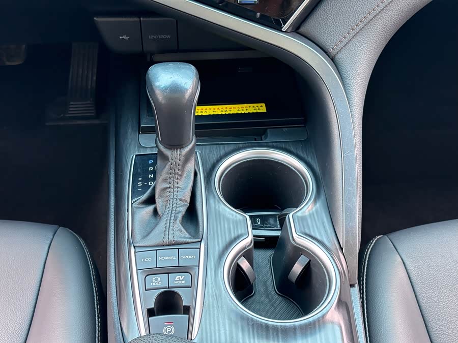 Toyota Camry 2022 car image #9