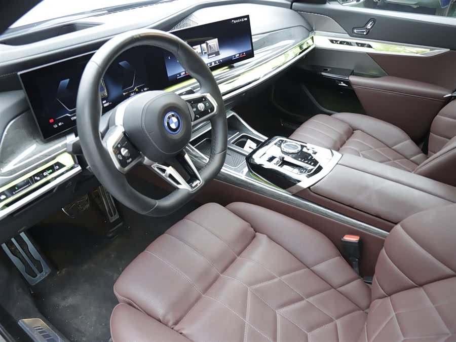 BMW i7 2023 car image #9