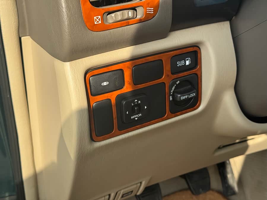 Toyota 2005 car image #9