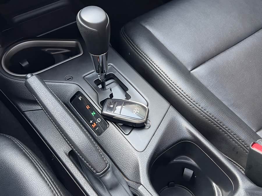 Toyota RAV4 2018 car image #9