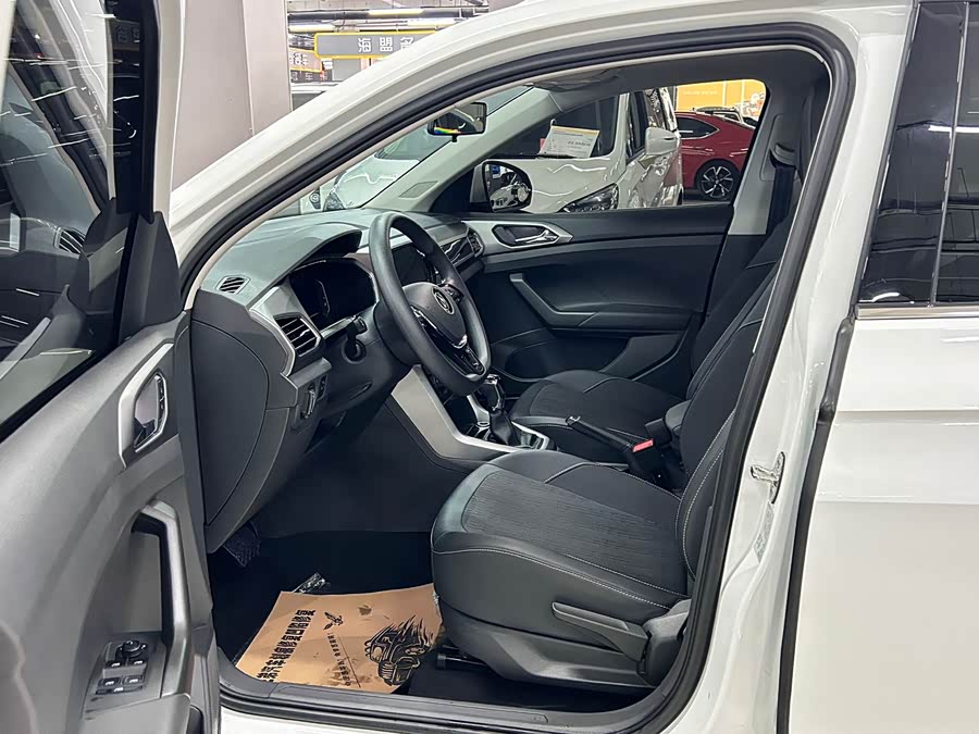 Volkswagen T-Cross 2023 car image #9