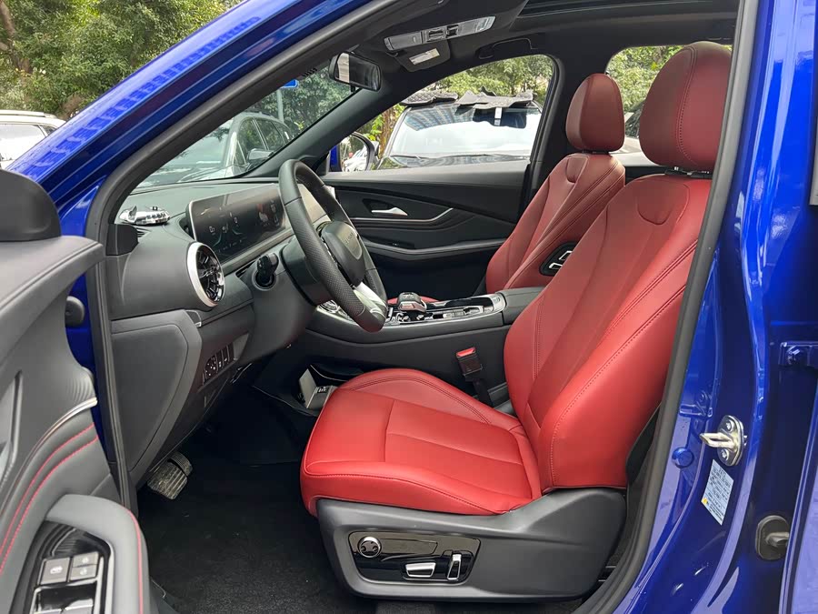 Forthing JOYEAR X6 2018 car image #9